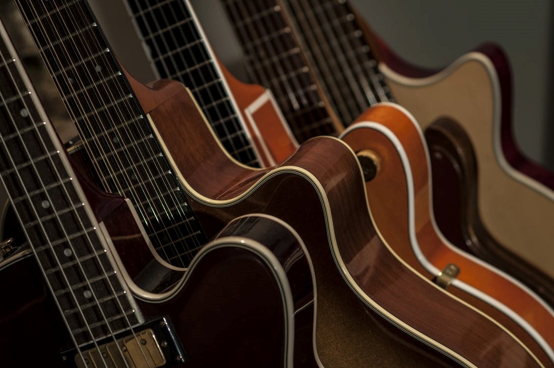 Tìm hiểu về cây đàn guitar gỗ vân sam? Vân sam hay gỗ cẩm lai tốt hơn?